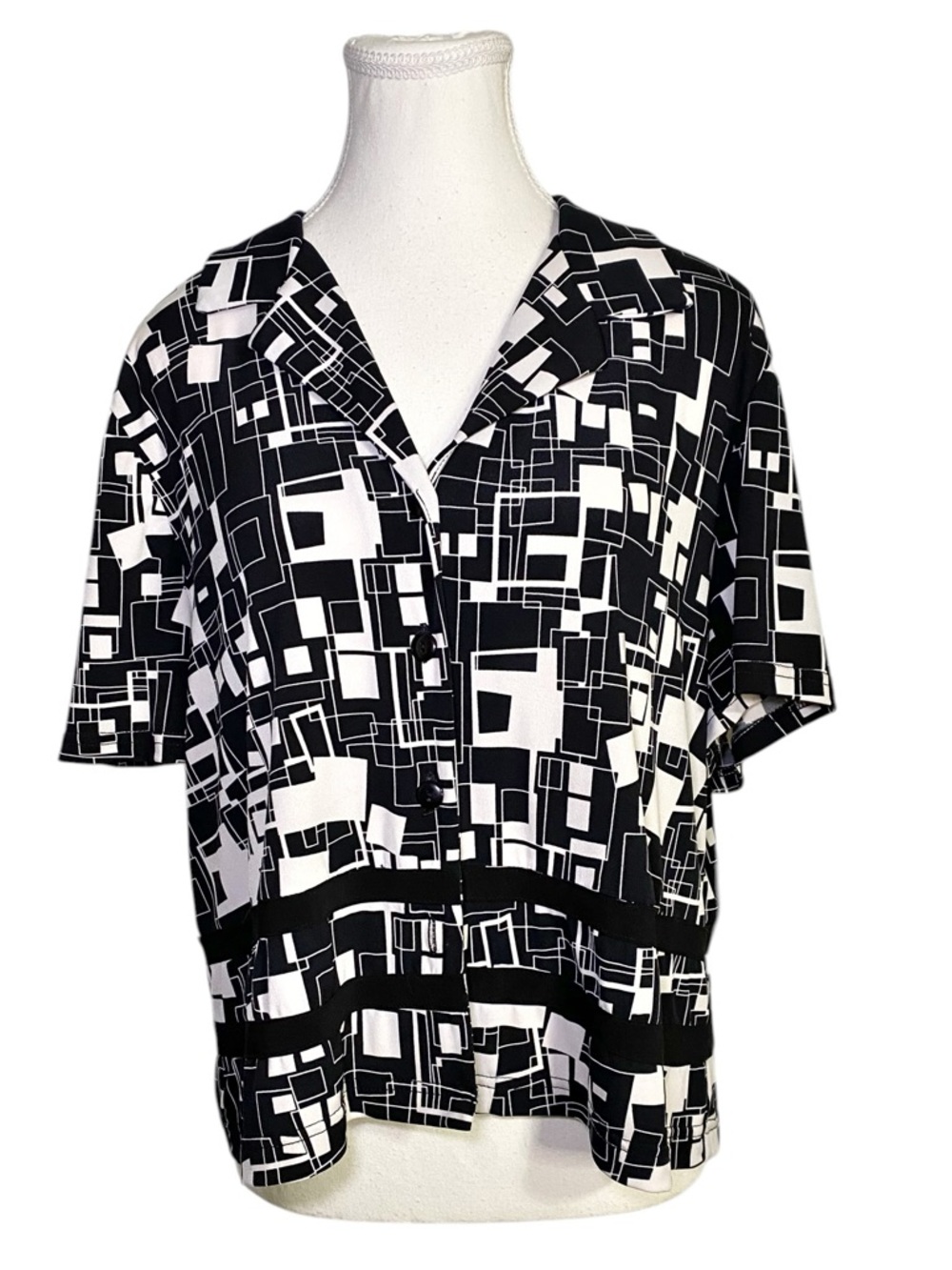 K & Company Black & White Geometric Abstract Button-Up Blouse
